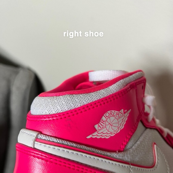 Jordan 1 Mid Hyper Pink - Picture 7 of 13